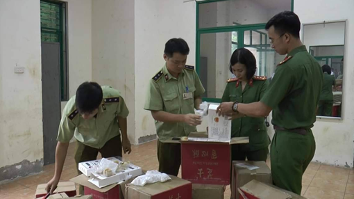 Thu giữ 4.440 bánh Trung thu trứng "chảy" mang nhãn mác Trung Quốc