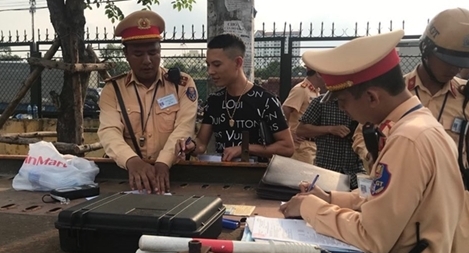 Từ Fanpage CATP Hà Nội, xử phạt nhiều trường hợp vi phạm giao thông