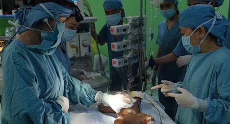 Phẫu thuật tách dính song sinh tại BV Nhi đồng 1 đã thành công