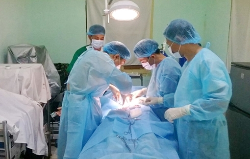 Bệnh xá đảo Sinh Tồn mổ cấp cứu ngư dân viêm ruột thừa cấp