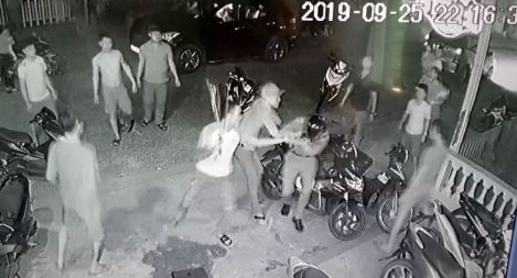 Khởi tố nhóm đối tượng gây rối, đánh trọng thương 3 Công an