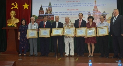 Họp mặt kỷ niệm 102 năm Cách mạng Tháng Mười Nga