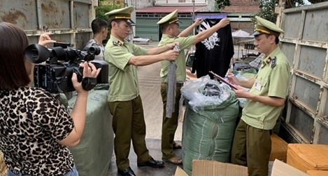 Công bố đường dây nóng tiếp nhận thông tin tố giác sản xuất hàng giả, hàng cấm