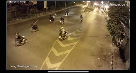 Nhóm thanh niên mang kiếm "diễu phố, chặn người đi đường cướp tài sản