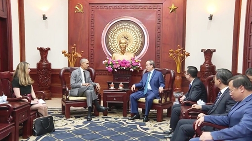 Vợ chồng cựu Tổng thống Hoa Kỳ Barack Obama bất ngờ đến Việt Nam