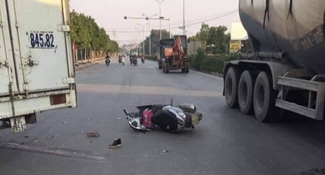 Mẹ tử vong, con gái 7 tuổi cấp cứu sau tai nạn với xe tải trên quộc lộ 21A