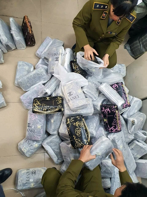 Cơ sở kinh doanh túi xách nhái các thương hiệu ở  ngoại thành Hà Nội 