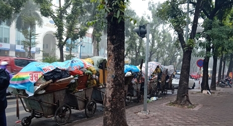 Đường xe chở rác vào bãi rác Nam Sơn lại bị chặn