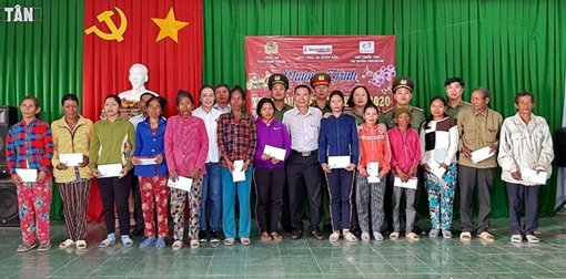 Đưa hương Tết lên xã vùng cao anh hùng ở Ninh Thuận