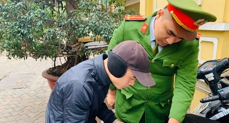 Các bãi trông xe "tranh thủ kiếm tiền" dịp Tết