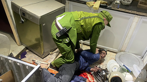 Khống chế đối tượng “ngáo đá ” đốt xe máy và đâm chết em rể