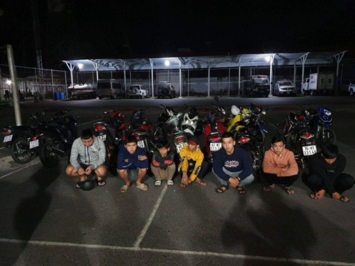 Chặn bắt 37 đối tượng tụ tập đua xe trên quốc lộ 20