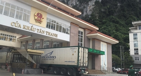Đã có 11 xe thanh Long xuất qua cửa khẩu Tân Thanh