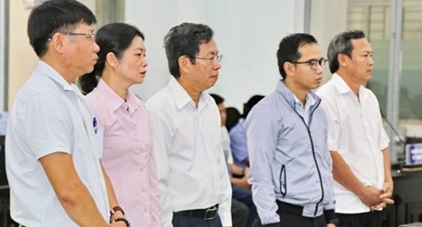 Phó Chủ tịch UBND TP Nha Trang  cùng 4 cộng sự hầu tòa