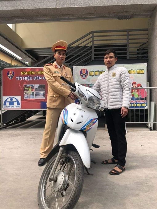 Bỏ lại xe gian khi thấy Công an