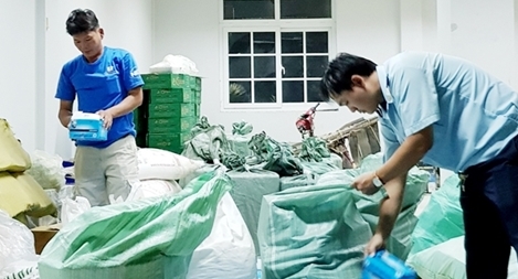 Tạm giữ lô khẩu trang chuẩn bị "tuồn" sang Campuchia