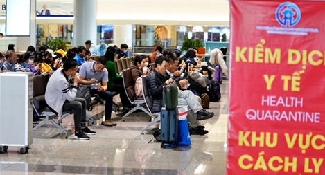 Khách nhập cảnh vào Việt Nam khai báo y tế, kiểm tra sức khoẻ như thế nào?