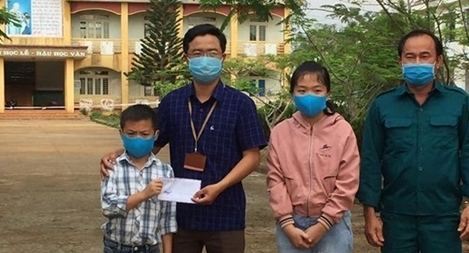 Hai học sinh dùng tiền tổ chức sinh nhật tặng quỹ phòng, chống dịch COVID-19