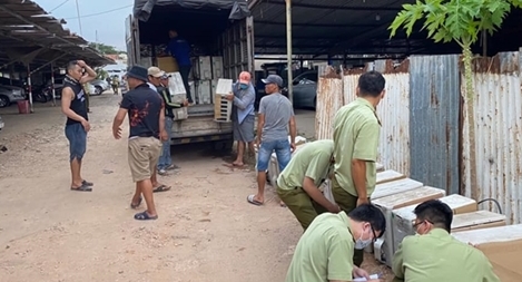 Phát hiện ổ nhóm chuyên trung chuyển hàng "Nhật bãi" từ biên giới Tây Nam