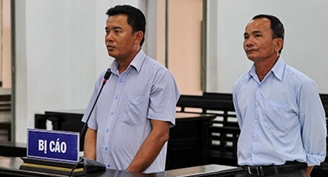 Xén tiền hỗ trợ thiên tai, hai cựu cán bộ xã lãnh án tù