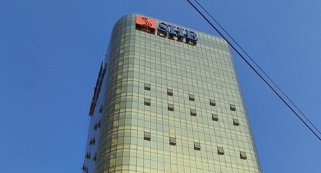 Chủ đầu tư 2 tòa cao ốc lắp kính "chói mắt" xin giải pháp khắc phục 