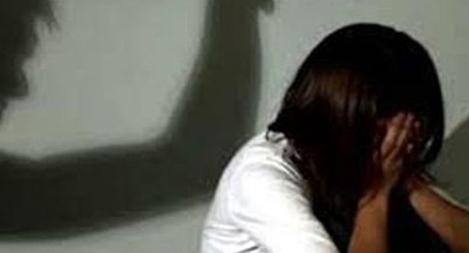    Bắt khẩn cấp kẻ hiếp dâm con riêng của vợ hờ