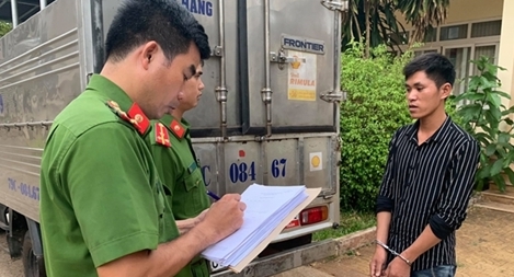 Con nghiện trộm ô tô bỏ trốn hàng nghìn cây số vẫn không thoát