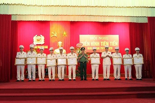 Công an tỉnh Yên Bái tôn vinh điển hình tiên tiến giai đoạn 2015-2020
