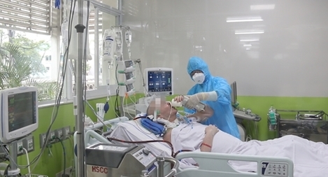  Bệnh nhân Phi công người Anh tỉnh táo, thực hiện các y lệnh của bác sỹ