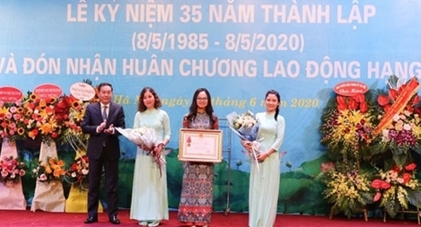 Báo Người Hà Nội đón nhận Huân chương Lao động hạng Ba