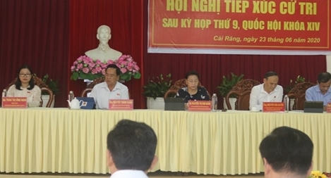 Chủ tịch Quốc hội Nguyễn Thị Kim Ngân tiếp xúc cử tri Cần Thơ