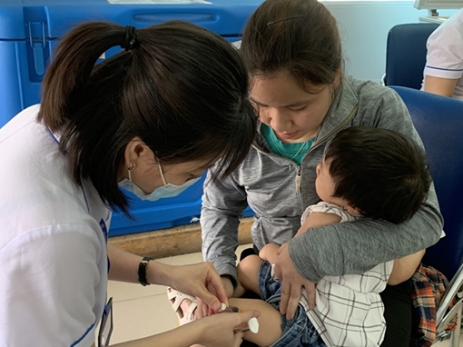 Sớm tiêm bổ sung vaccine phòng bạch hầu ở vùng dịch Kon Tum