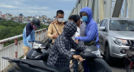 Buồn chuyện gia đình, thanh niên quê Nam Định nhảy cầu Chương Dương tự tử