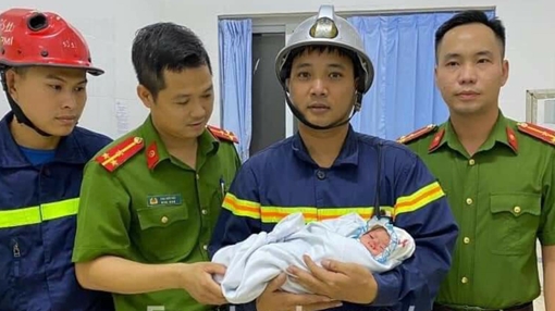 Giải cứu bé trai sơ sinh bị bỏ rơi giữa khe tường