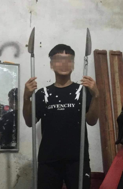 Bắt đối tượng dùng dao phóng lợn tấn công Công an