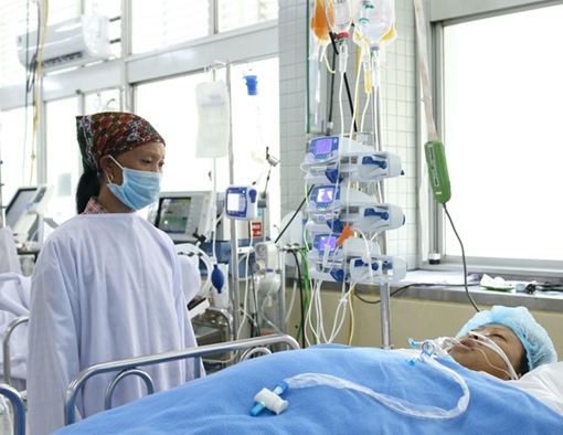 Cứu nữ bệnh nhân bị xe lu cán 