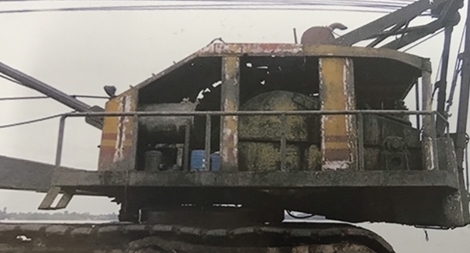 Thông báo tìm chủ sở hữu hai sà lan và cần trục bánh xích