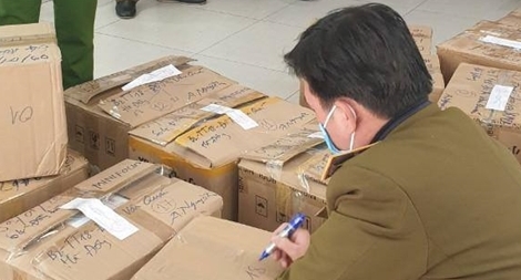 Thu giữ hơn 1.600 đồng hồ đeo tay nhập lậu