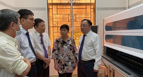 Tiếp nhận máy xét nghiệm công suất 2.000 mẫu mỗi ngày