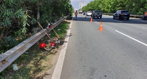 Truy tìm tài xế ôtô đâm tử vong công nhân trên đại lộ Thăng Long