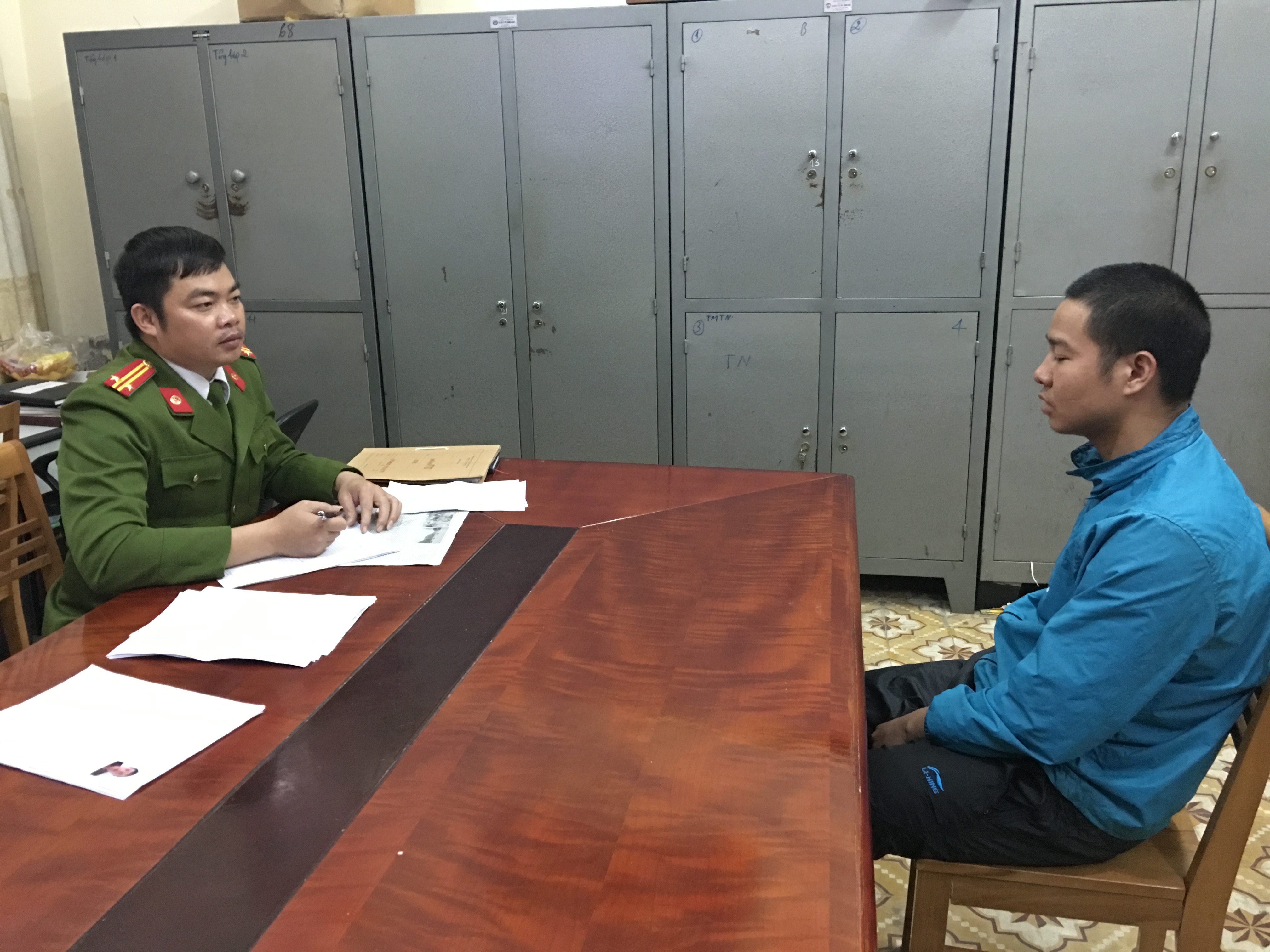 Đối tượng truy nã đặc biệt nguy hiểm sa lưới khi về thăm vợ con