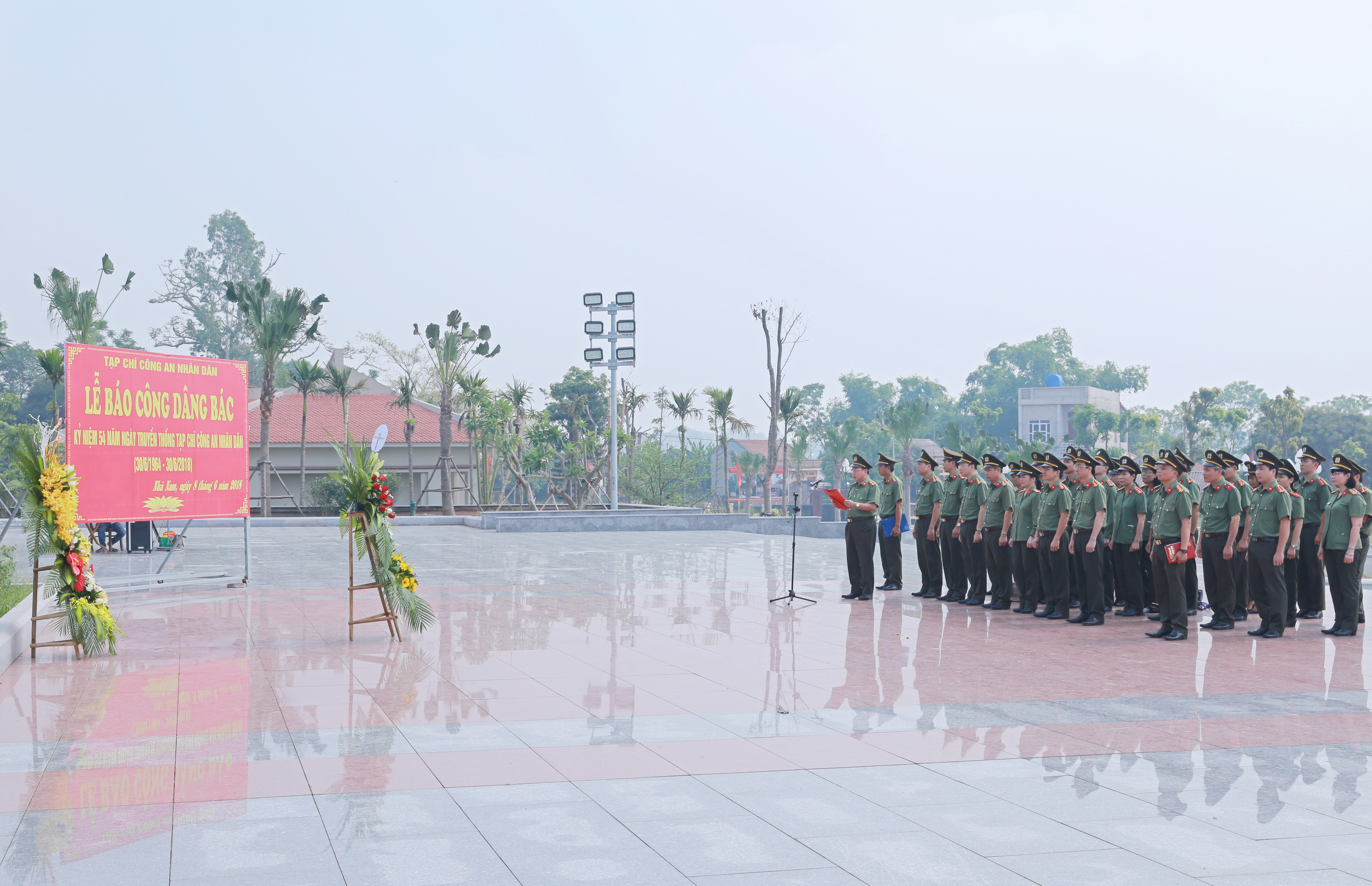 Tạp chí CAND báo công tại Khu lưu niệm Sáu điều Bác Hồ dạy