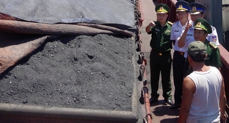 Tàu chở hơn 3 ngàn tấn than không rõ nguồn gốc