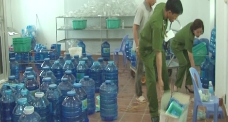 Hàng loạt cơ sở nước uống đóng chai không đảm bảo vệ sinh