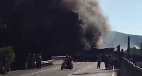 Giao thông Quốc lộ 1A 'tê liệt' sau vụ 3 xe đâm nhau 