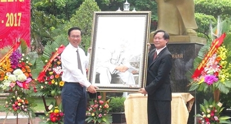 Hàng ngàn học sinh ở Thừa Thiên- Huế háo hức bước vào năm học mới