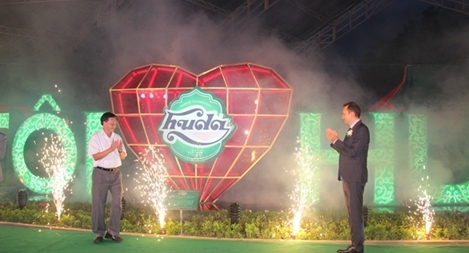 Trao tặng biểu tượng “Tôi yêu Huế” cho TP Huế