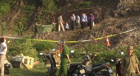 Phát hiện thi thể một phụ nữ cháy đen dưới chân đồi