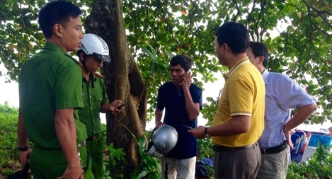 Đi cùng bố, nam sinh ĐH Y dược bất ngờ lao xuống sông tự vẫn