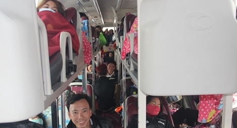 Tài xế bị giữ bằng lái tiếp tục "nhồi" người trên xe khách